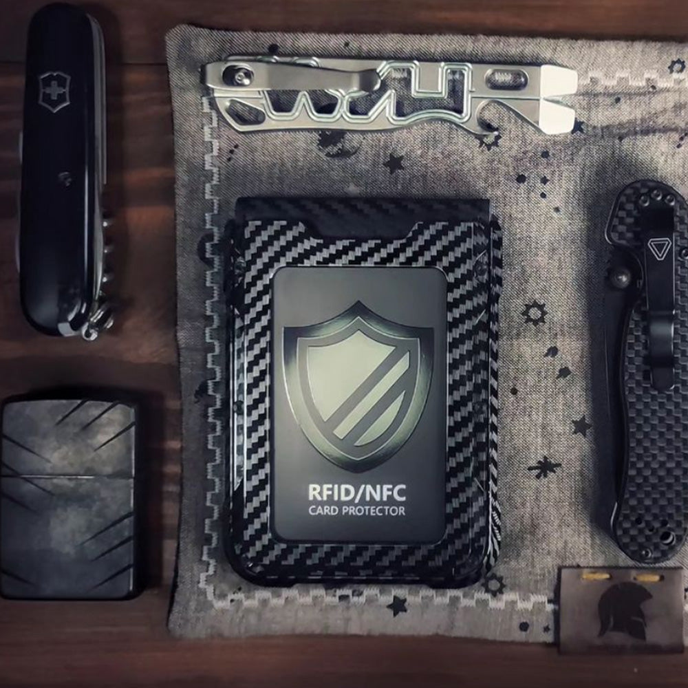 I09 Wallet for Men - Carbon Fiber with Carbon Fiber Pattern Frame